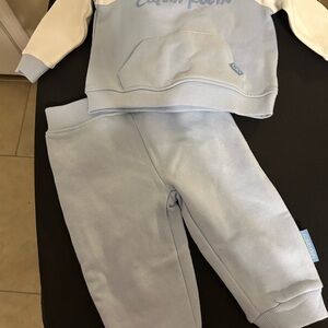 New Without Tags Calvin Klein Two Pc Sweat Suit Size 6/9 Months